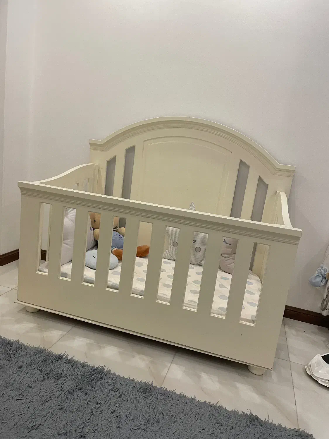 تخت خواب بچه و کمد|تخت و صندلی بچه|نور, |دیوار