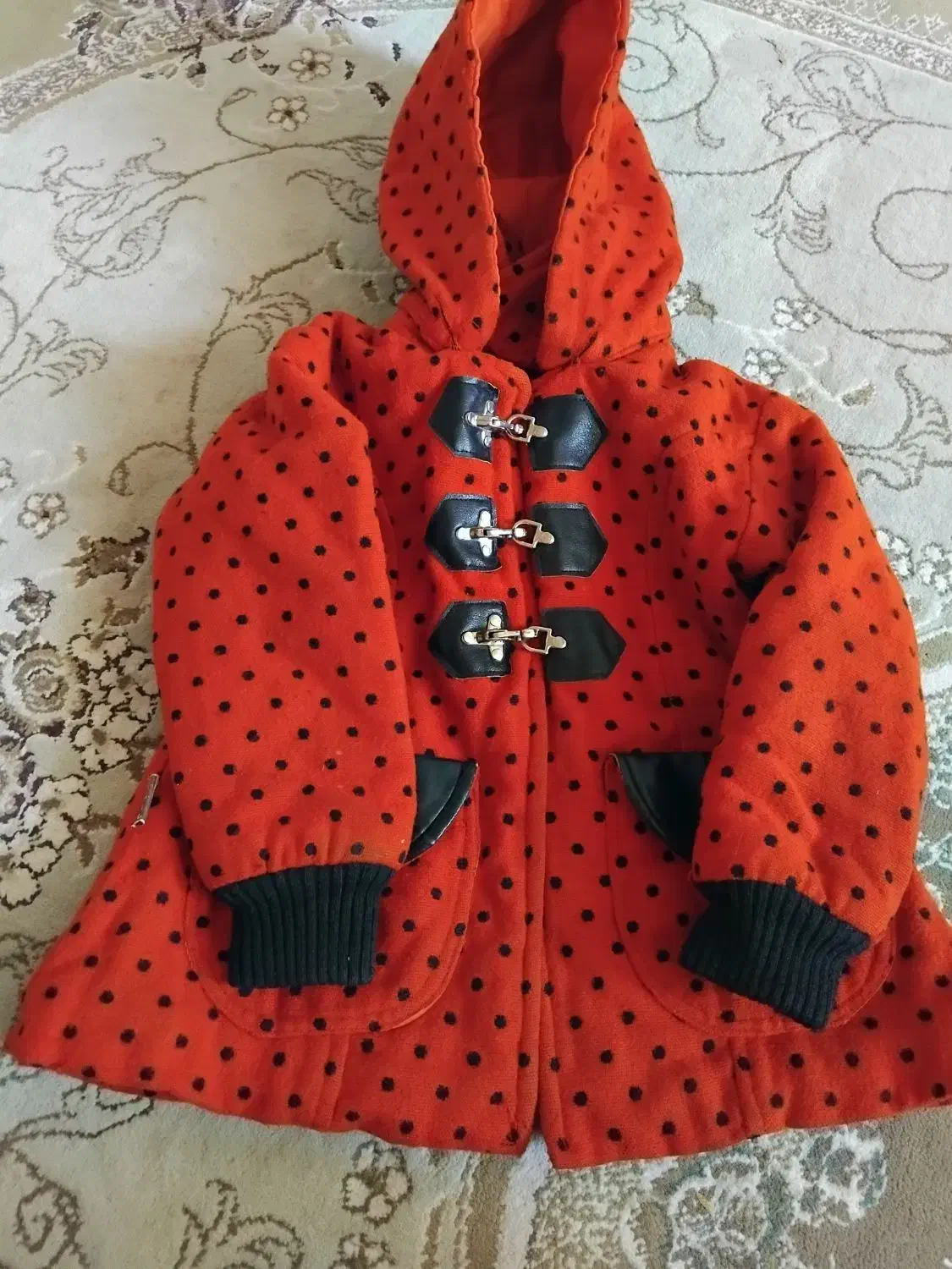 ۳عددکاپشن دخترانه ۲۰۰هزارتومان.ازسن ۲تا۴سالگی|کفش و لباس بچه|خوی, |دیوار