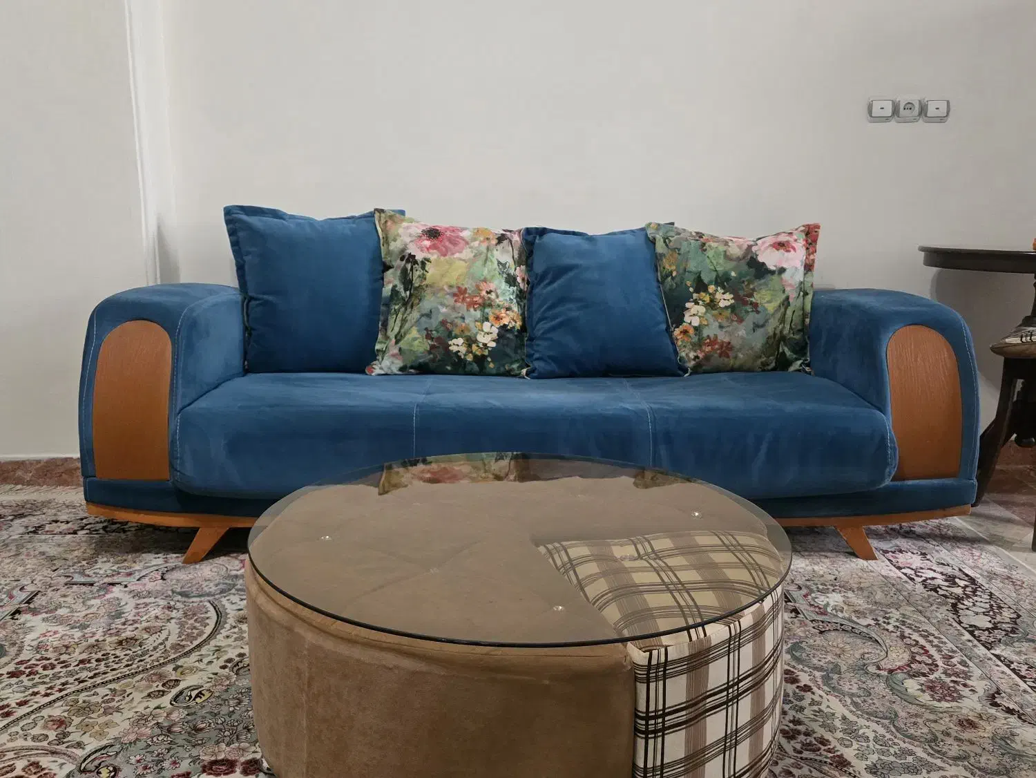 مبلمان ۵ نفره به همراه میز و یک مبل تک|مبلمان خانگی و میز عسلی|تهران, جمالزاده|دیوار