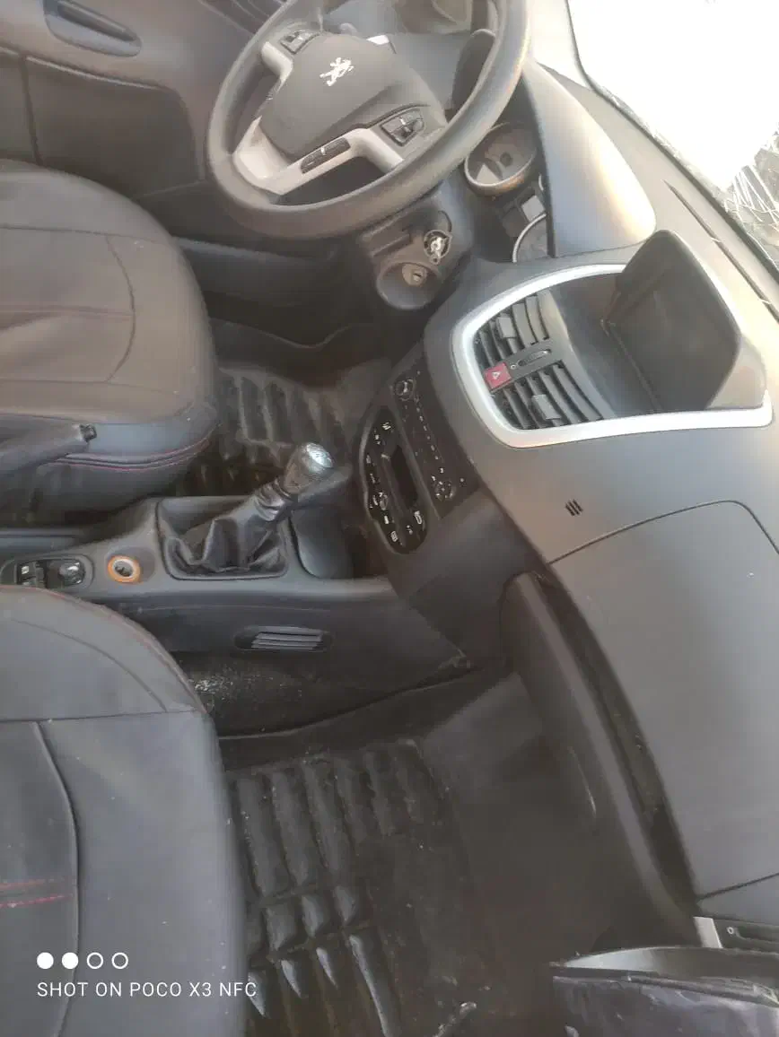 207 مدل 401 تصادفی|خودرو سواری و وانت|شیراز, زرهی|دیوار