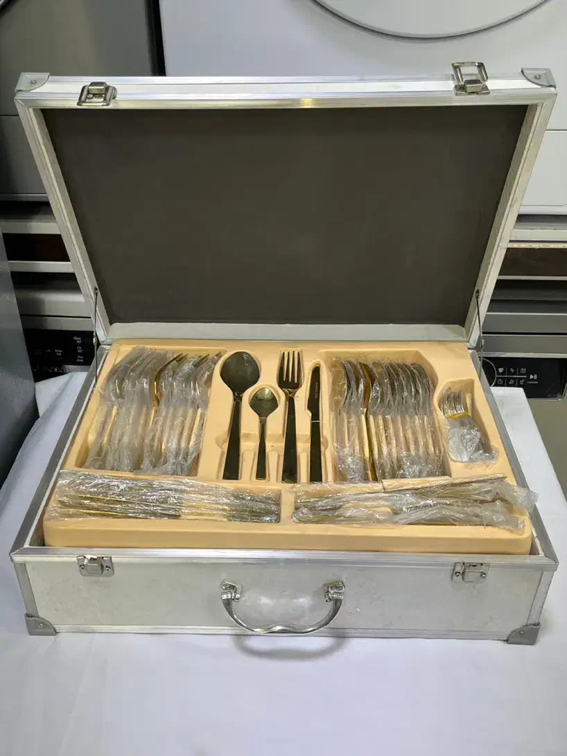 سرویس قاشق و چنگال ۲۴ نفره با چمدان|ظروف سرو و پذیرایی|کرج, برغان|دیوار