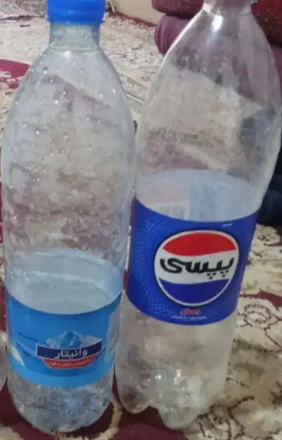 بطری خالی نوشابه و آبمعدنی|ظروف نگهدارنده، پلاستیکی، یکبارمصرف|بیرجند, |دیوار