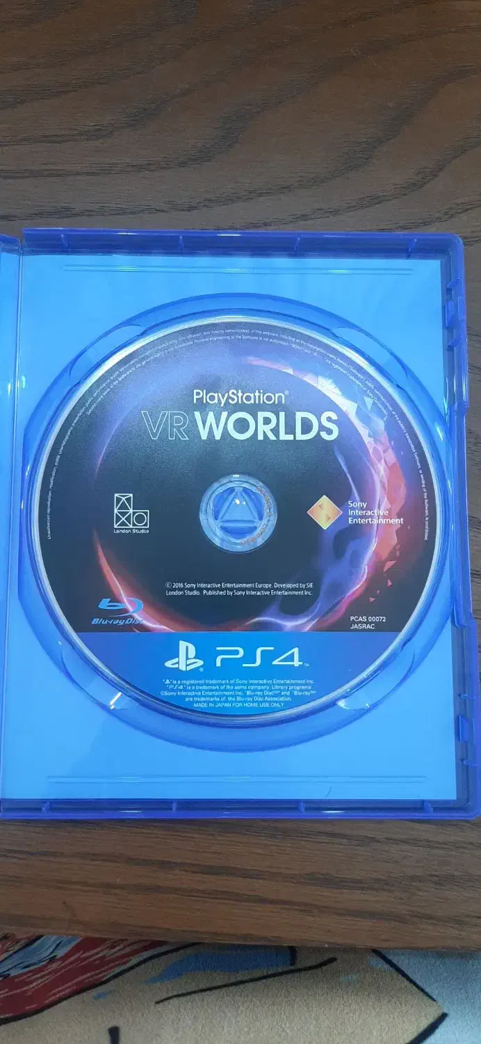 سیدی  PS4 به همراه بازی وی ار|کنسول، بازی ویدئویی و آنلاین|قم, زنبیل آباد|دیوار