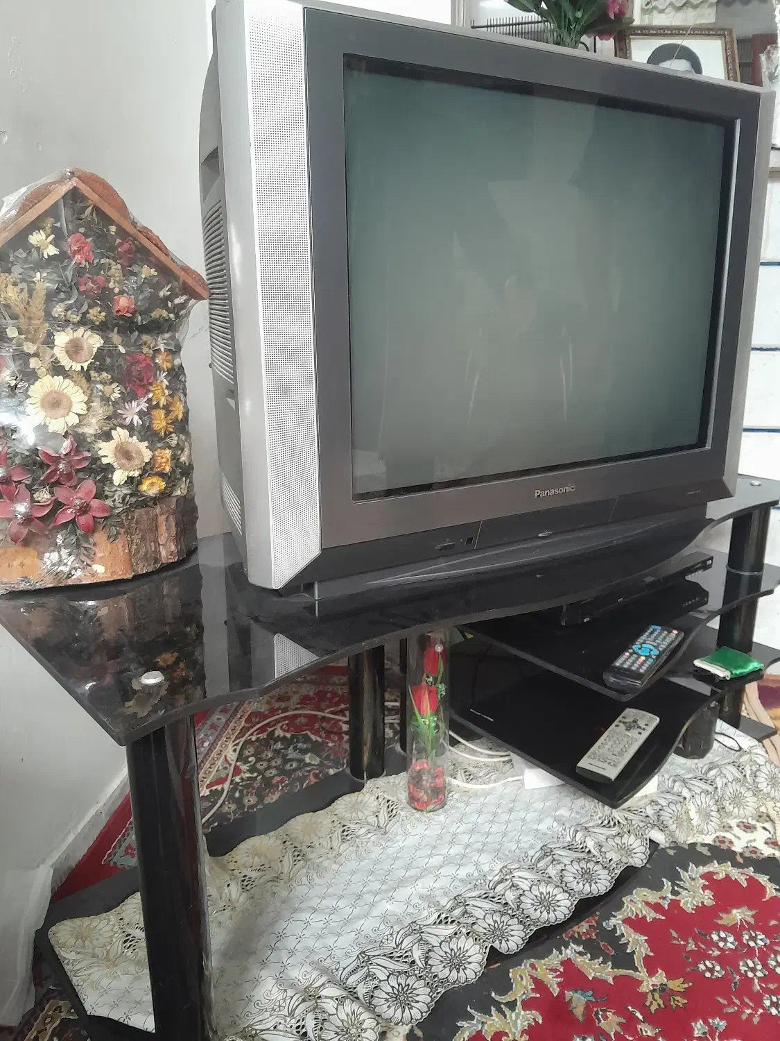 تلوزیون ۲۹ اینچ پاناسونیک با میز شیشه ایی|تلویزیون و پروژکتور|برخوار, |دیوار