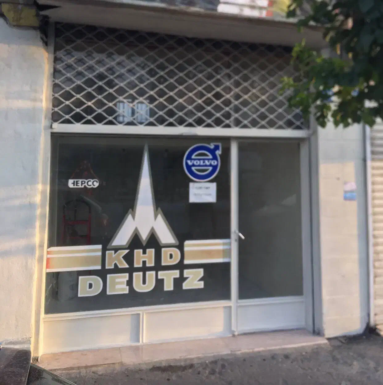 23 متر با 12 متر بالکن بر خیابان قزوین|اجارهٔ مغازه و غرفه|تهران, باغ خزانه|دیوار