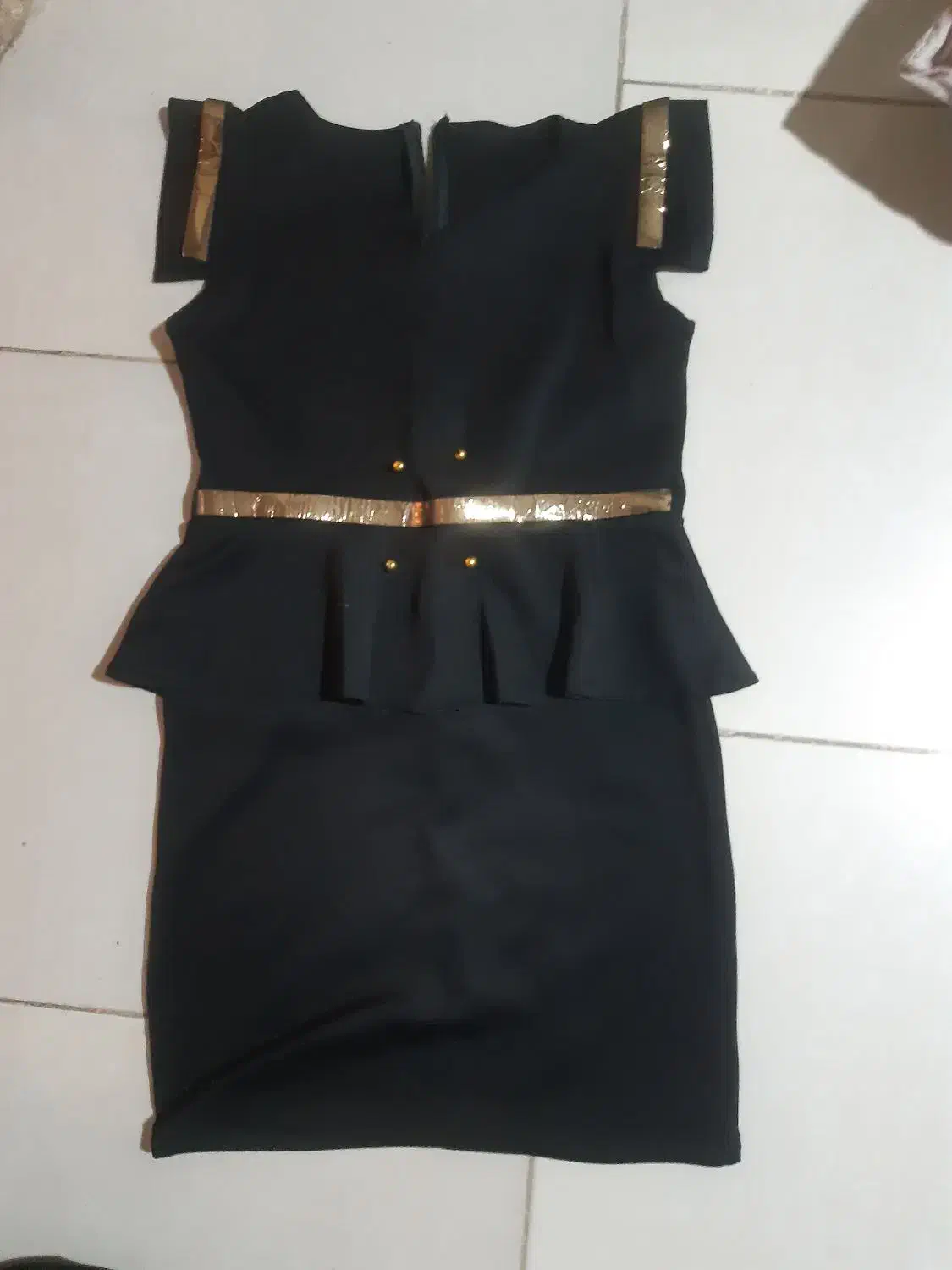 لباس ها درحدنومیباشد|لباس|گلبهار, شهر جدید گلبهار|دیوار