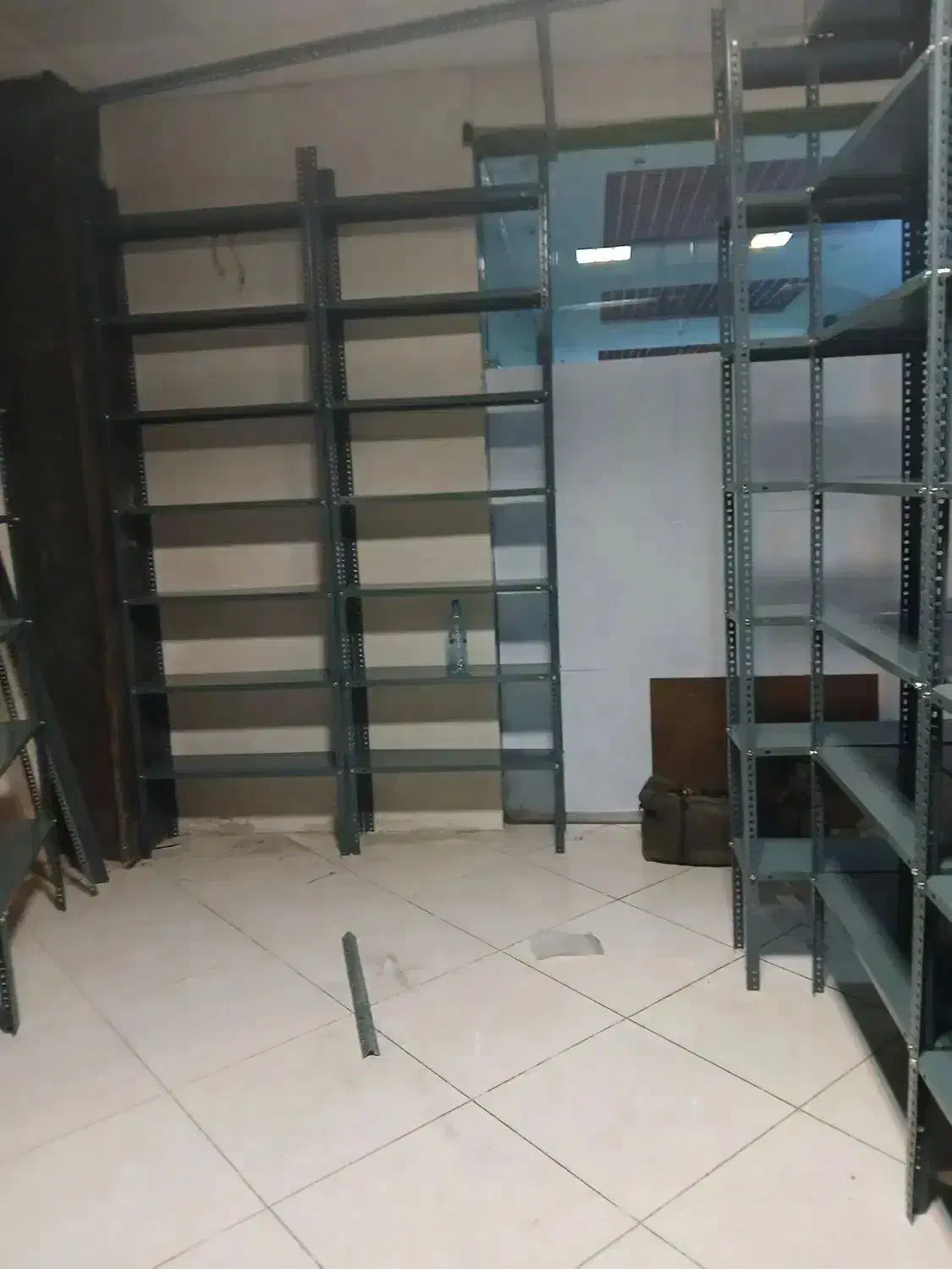 قفسه نوار زرد|فروشگاه و مغازه|شوشتر, |دیوار