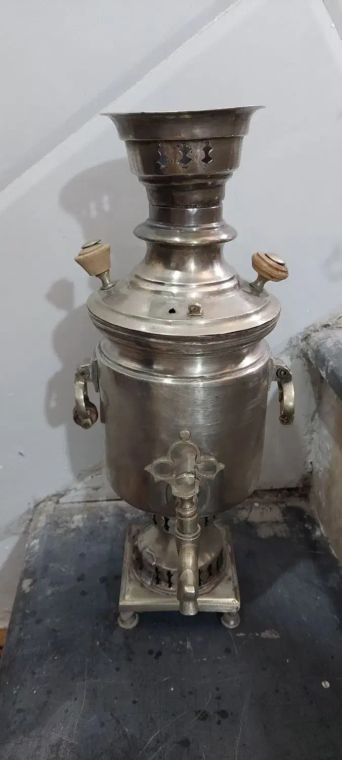 سماور ورشو|کلکسیون اشیاء عتیقه|بروجرد, |دیوار