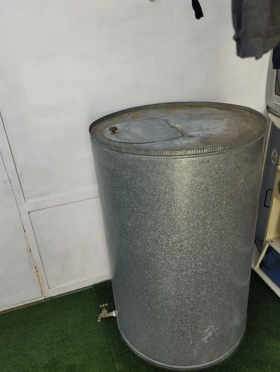 بشکه آب|مصالح و تجهیزات ساختمان|لار, |دیوار