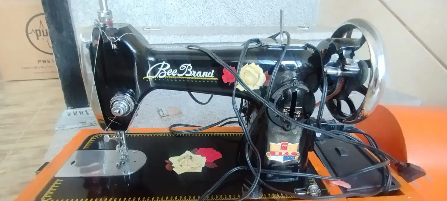 چرخ خیاطی در حد نو|چرخ خیاطی و ریسندگی|بیجار, |دیوار