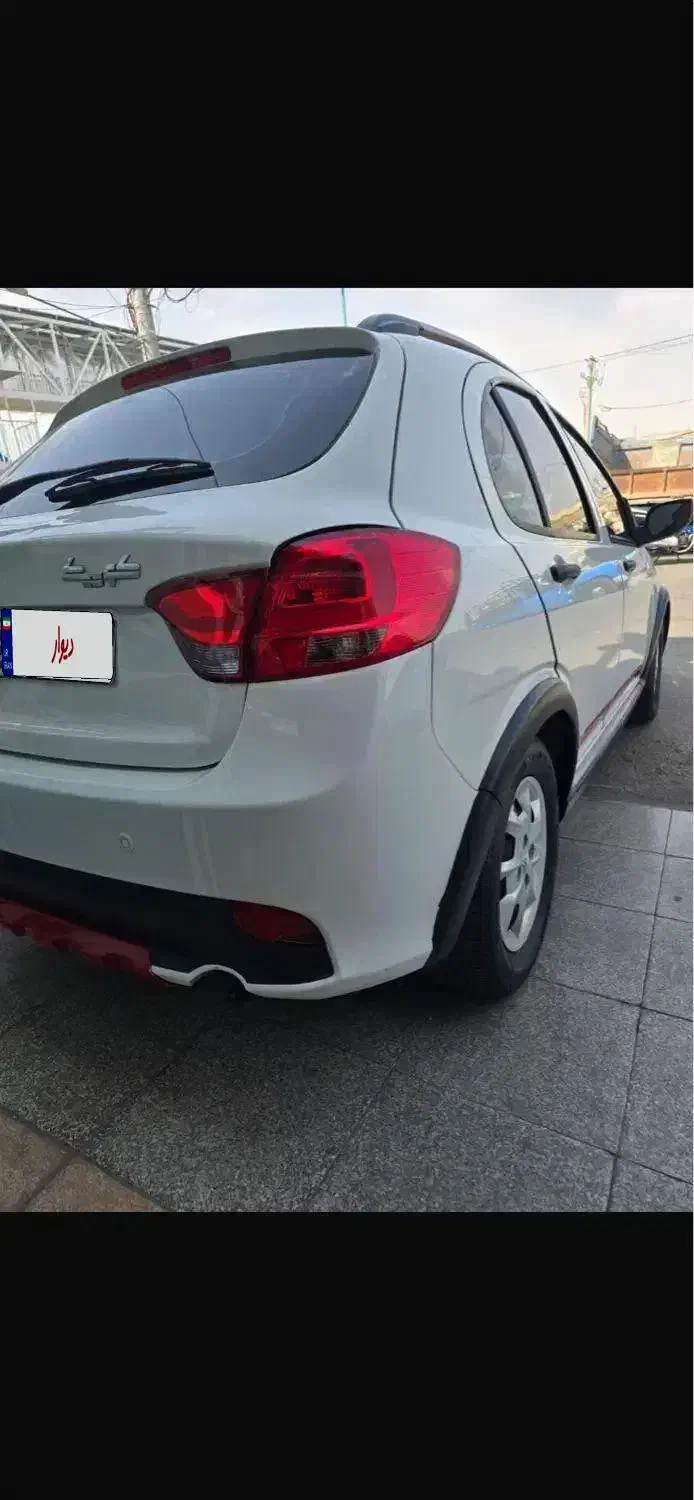 کوئیک آر سفید قرمز|خودرو سواری و وانت|یزد, |دیوار