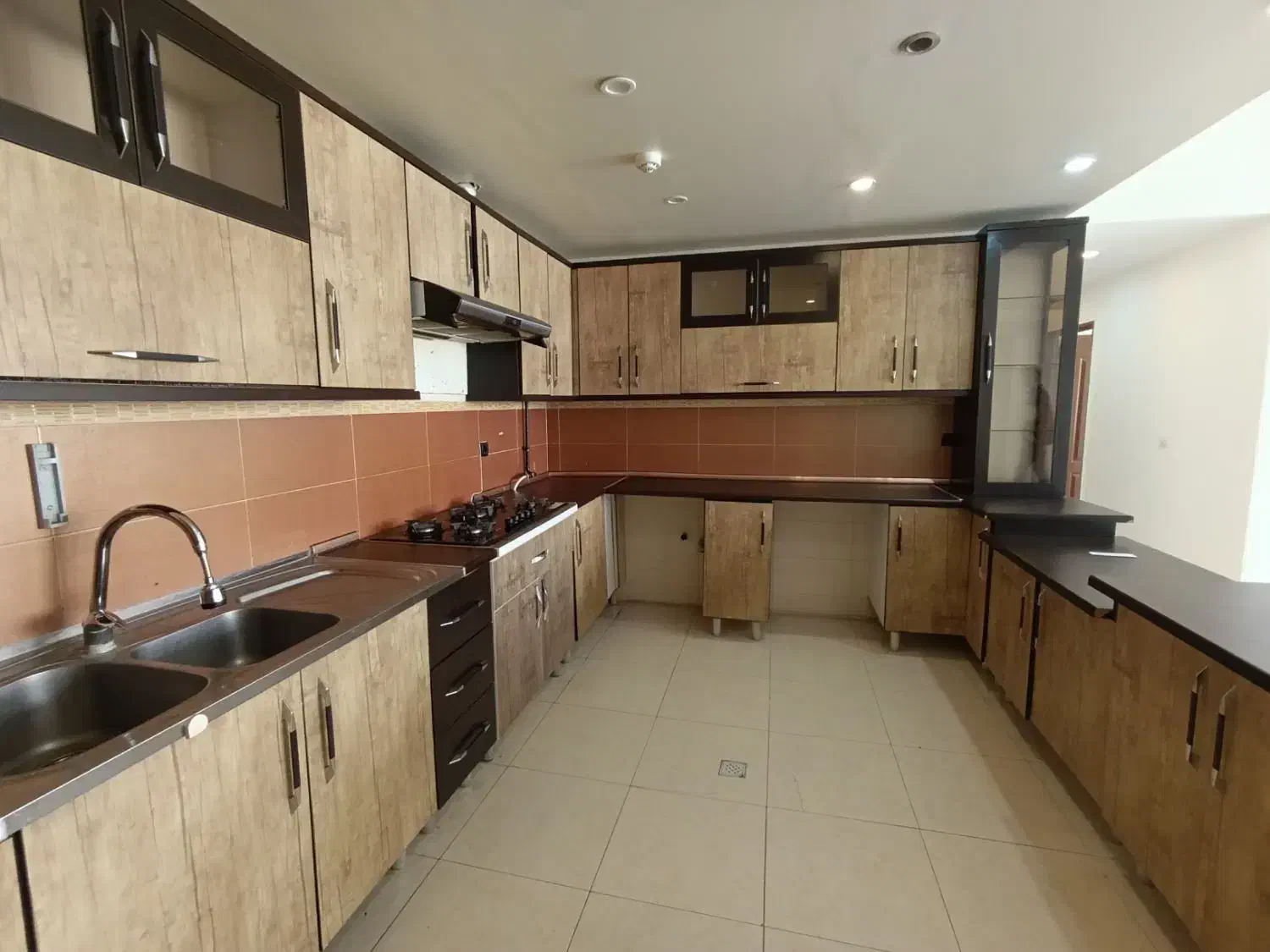 اجاره سه خواب 135 متری میدان دریاچه