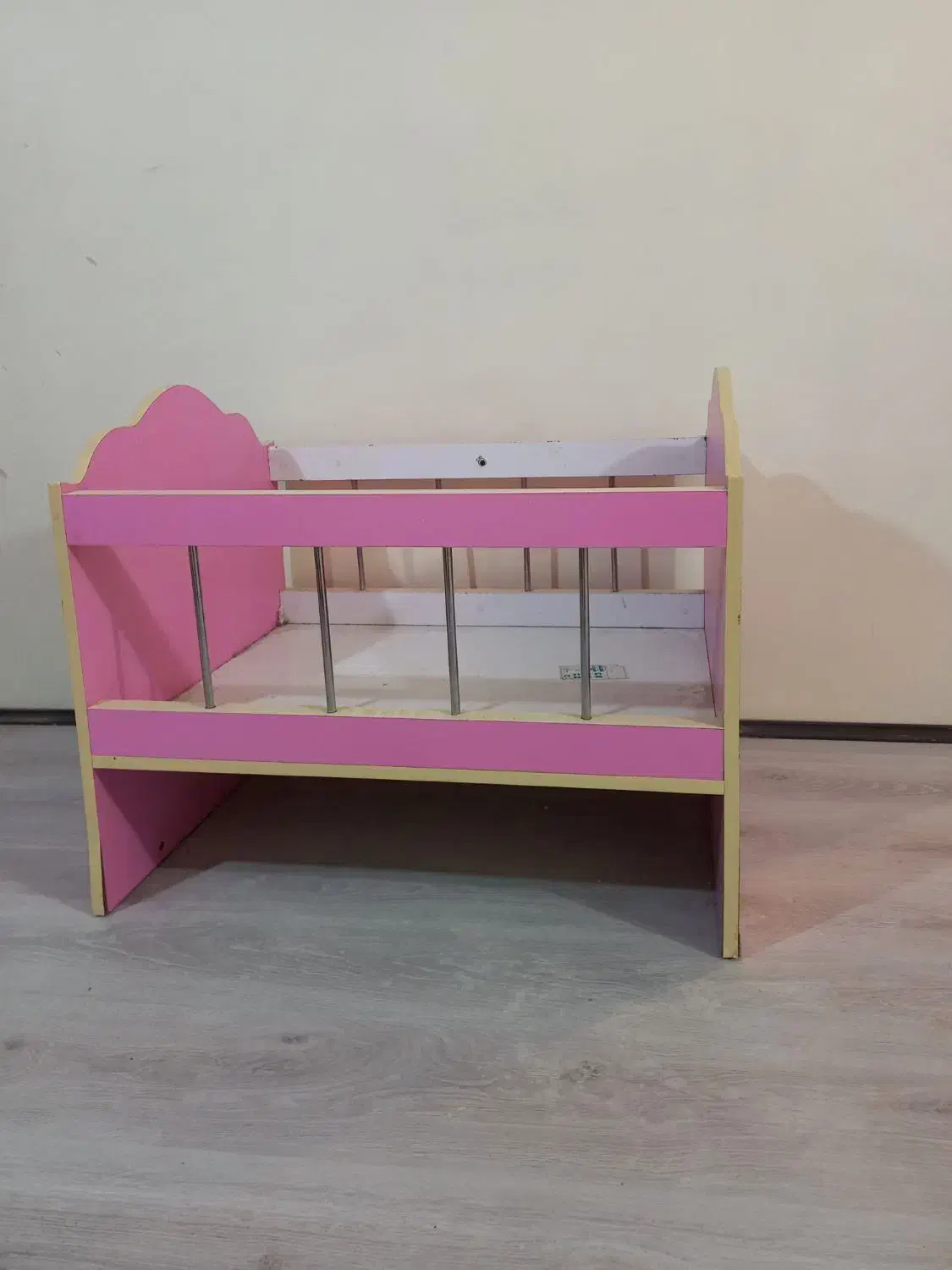 گهواره، تخت کودک، تختخواب|تخت و صندلی بچه|خوی, |دیوار