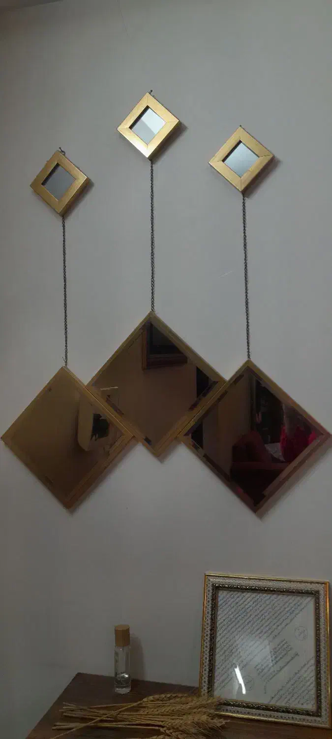 آینه|آینه|مشهد, هدایت|دیوار