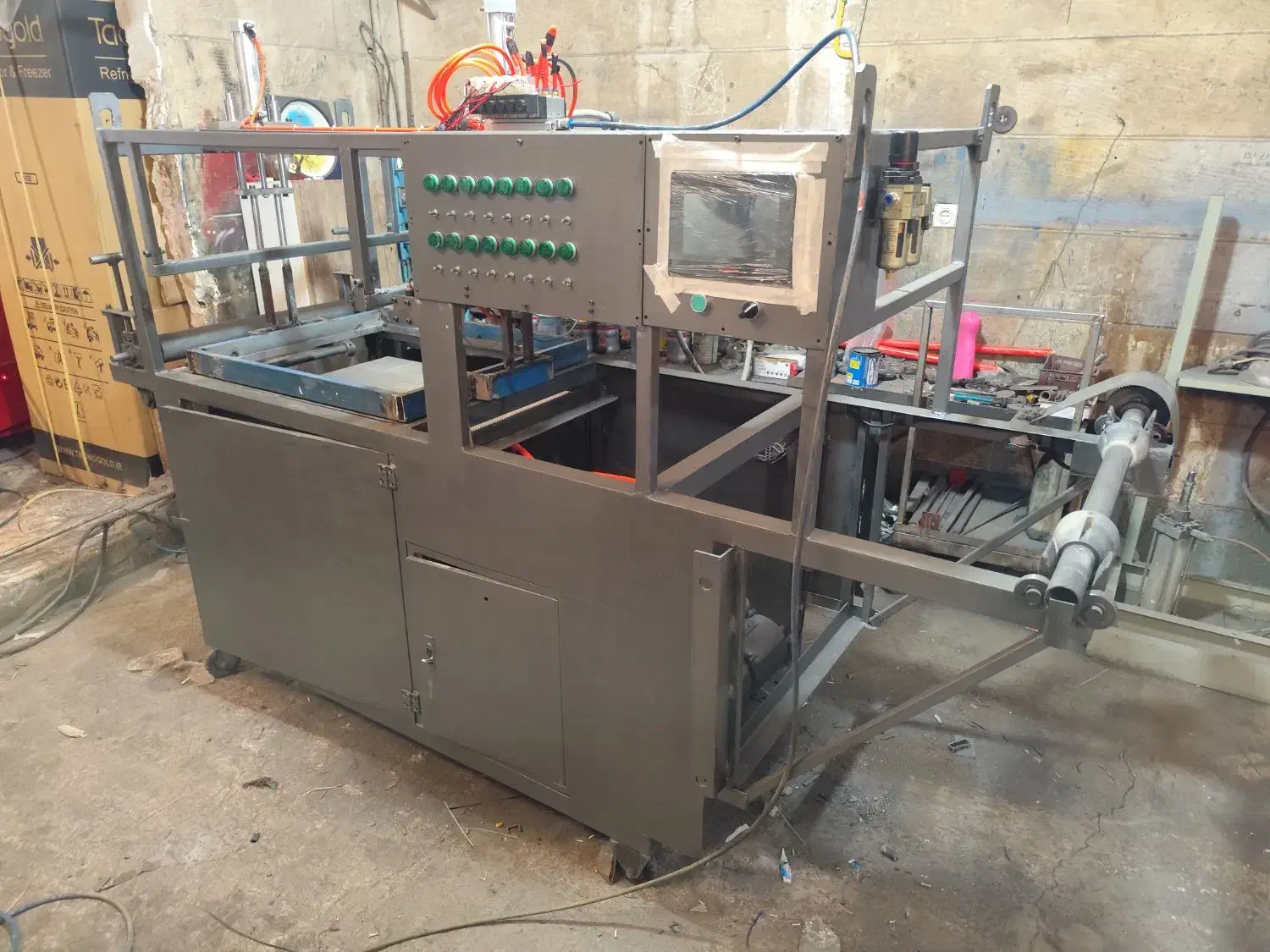 دستگاه وکیوم فرمینگ اتومات|ماشین‌آلات صنعتی|قدس, شهر‌قدس|دیوار