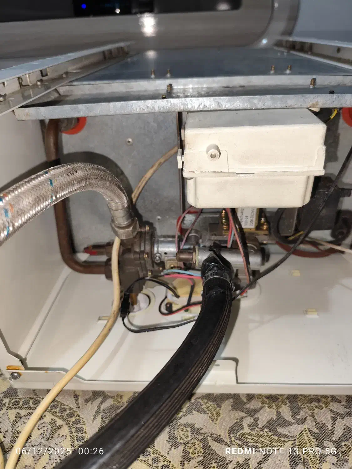 آبگرمکن فن دار اتومات بوتان b5418rs|آبگرمکن، پکیج، شوفاژ|تهران, عباس‌آباد|دیوار