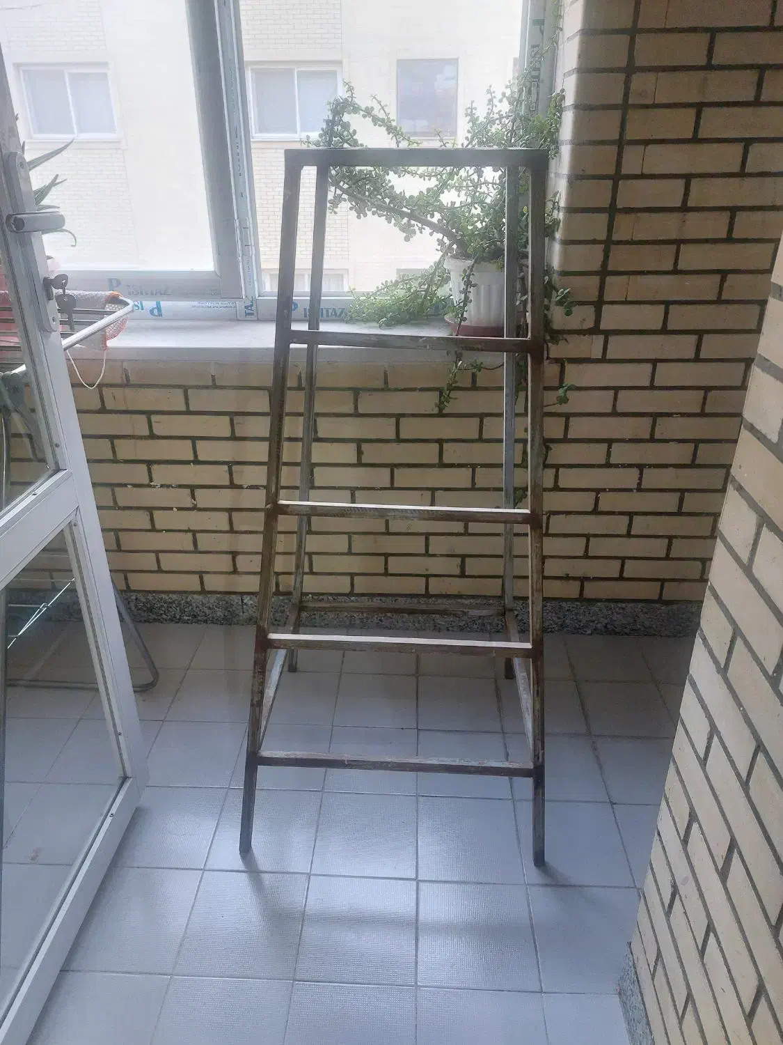 چهار پایه دست ساز|ابزارآلات|اصفهان, کوی شهید کشوری|دیوار