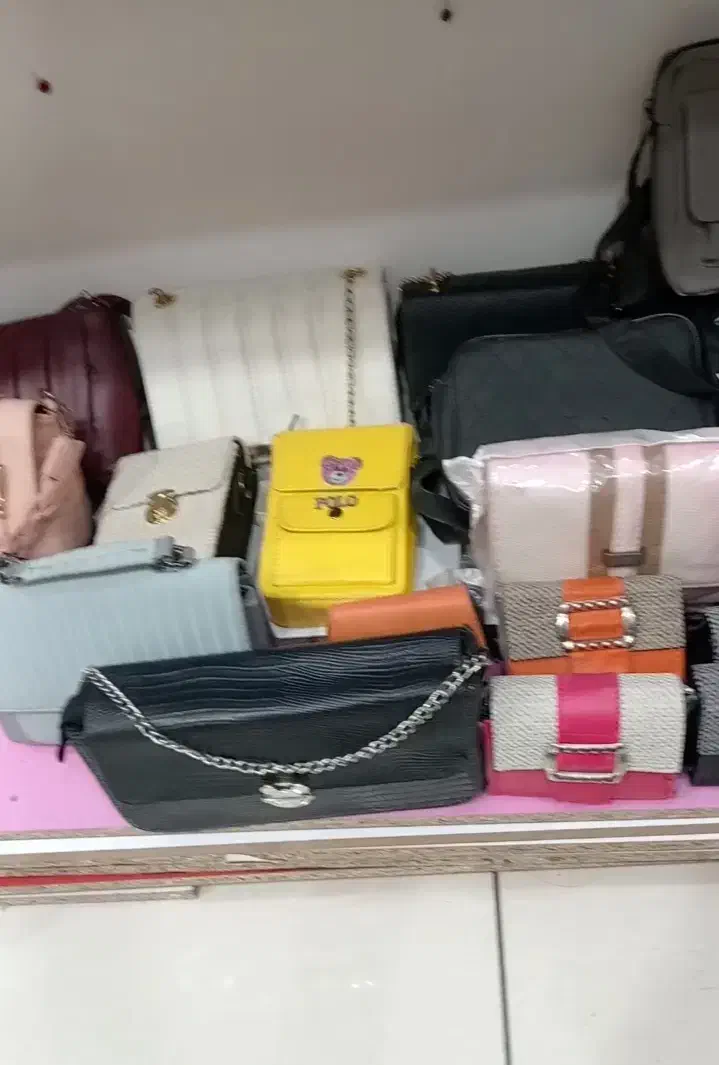 به قیمت خرید پاساژ اریس طبقه ای اول|کیف، کفش، کمربند|مشگین شهر, |دیوار