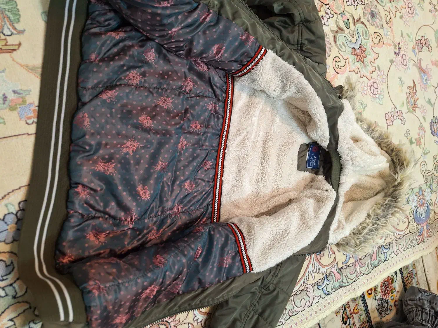 یک عدد کاپشن خارجی همراه باسوشرت|کفش و لباس بچه|چهاردانگه (تهران), |دیوار