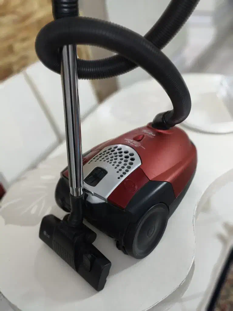 جاروبرقی ال جی۱۶۰۰ وات|جاروبرقی، جارو شارژی، بخارشو|تهران, سید خندان (جلفا)|دیوار