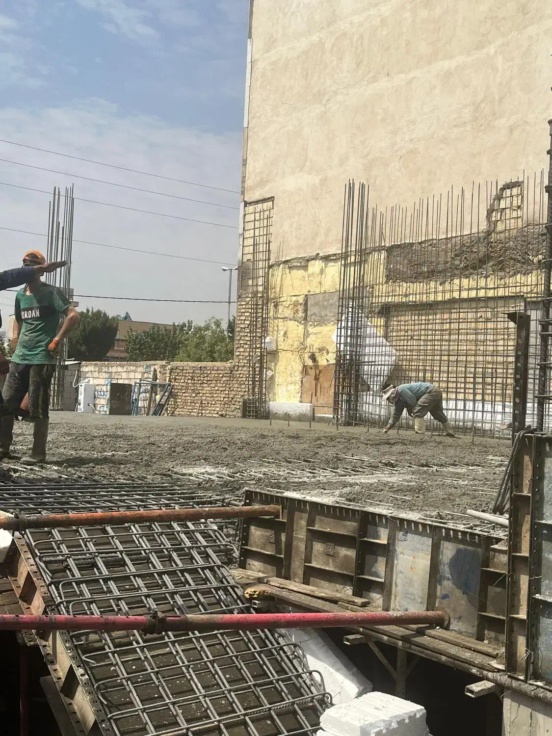 نیاز مند ارماتور بندی و قالب بند در شیراز|استخدام معماری، عمران و ساختمانی|شیراز, احمدآباد|دیوار