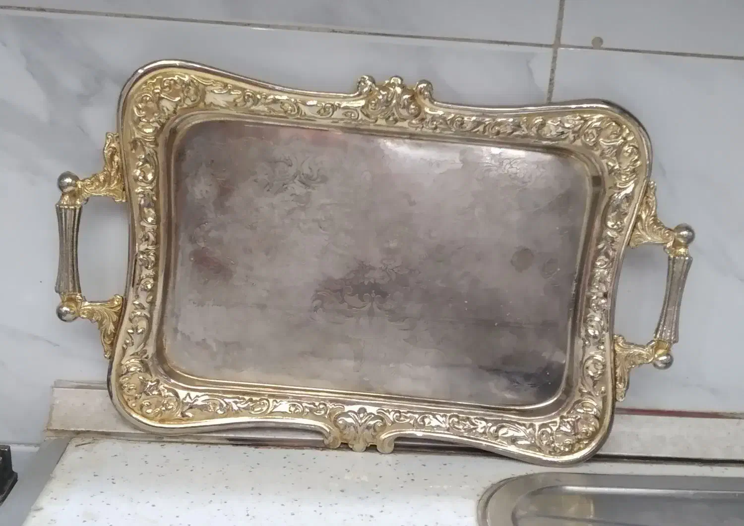 سینی قدیمی برنزی|کلکسیون اشیاء عتیقه|سنندج, |دیوار