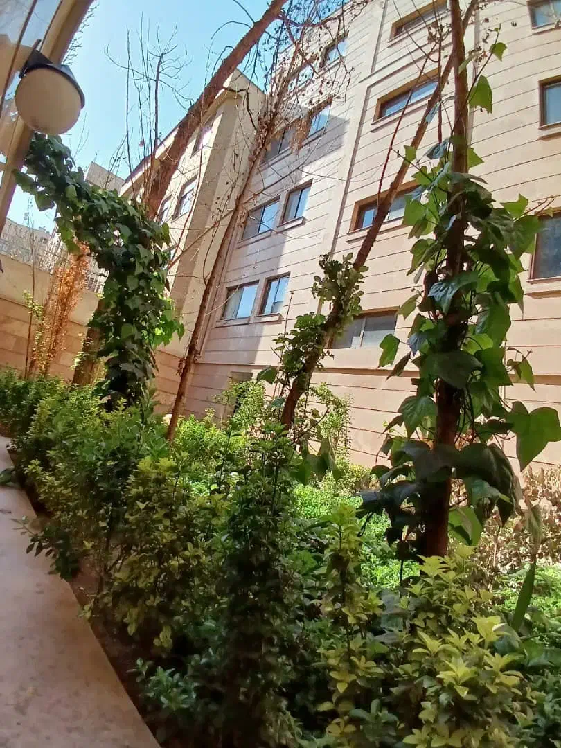 ۱۲۵ متر دو خوابه فول امکانات  خ نجات الهی