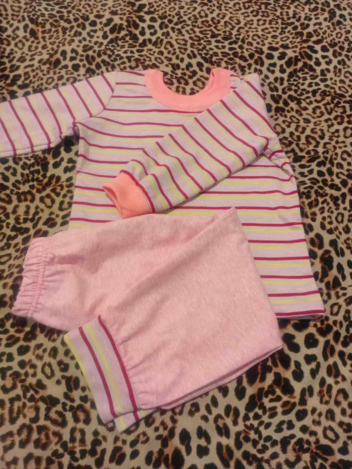 لباس بچه کونه دونه بلیز شلوار دونه ۲۰۰ هزار|کفش و لباس بچه|کرمان, |دیوار