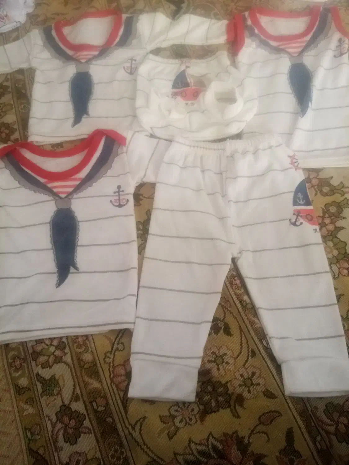 تعدادی لباس نوزادی سایز1|کفش و لباس بچه|سبزوار, فیاض|دیوار