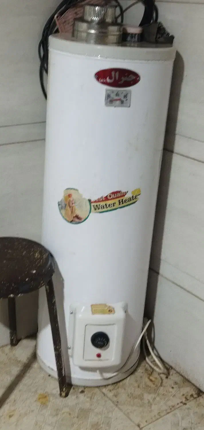 آبگرمکن کوچک برای آرایشگاه مغازه.|آبگرمکن، پکیج، شوفاژ|میاندوآب, |دیوار