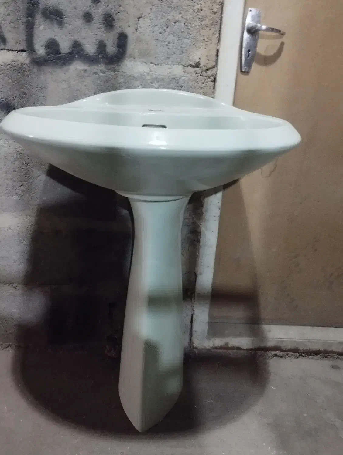 روشویی بزرگ و تمیز|لوازم سرویس بهداشتی|اصفهان, شهریار|دیوار