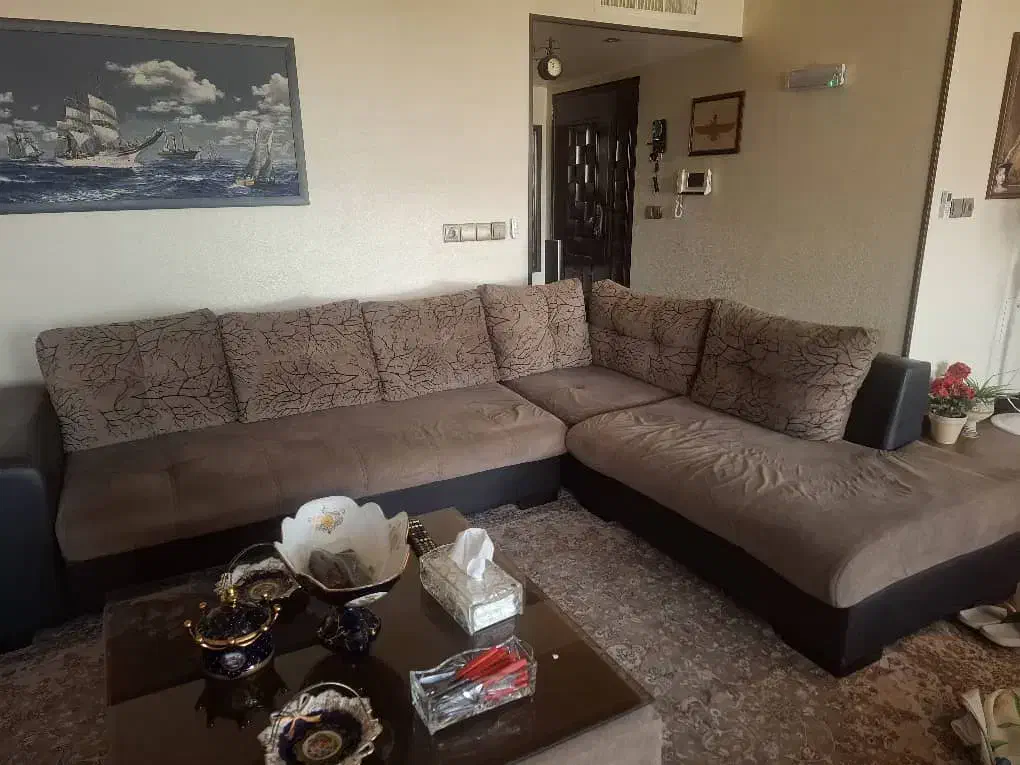 دو دست مبلمان تمیز و سالم|مبلمان خانگی و میز عسلی|شاهینشهر, شیخ بهایی|دیوار