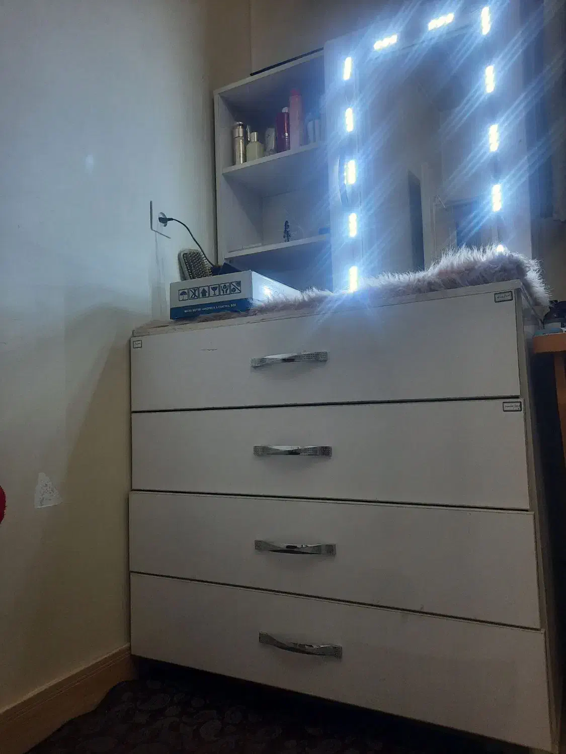 کمد و آینه با لامپ هالیوودی|جاکفشی، کمد، دراور|ری, اقدسیه|دیوار