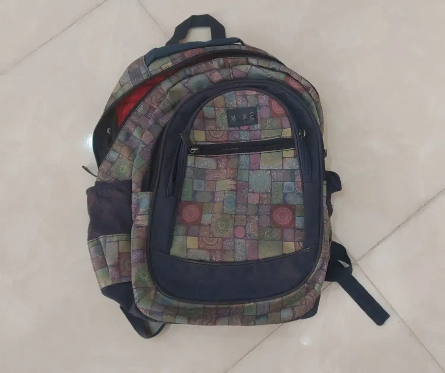 کیف مدرسه|کیف، کفش، کمربند|نیشابور, هفده شهریور|دیوار