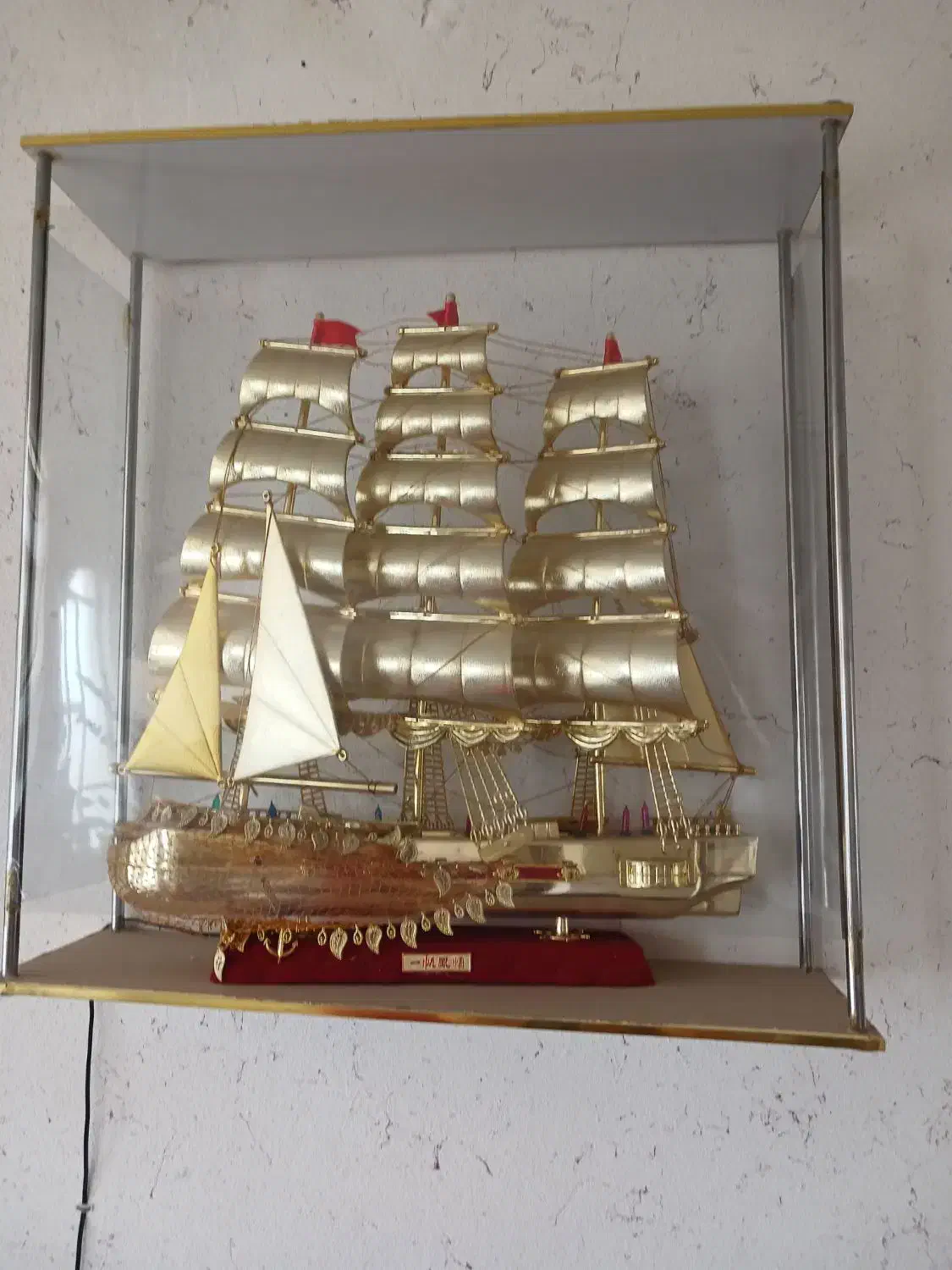 فروش تعدادی وسایل|بوفه، ویترین، کنسول|صدرا-فارس, فاز ۱|دیوار