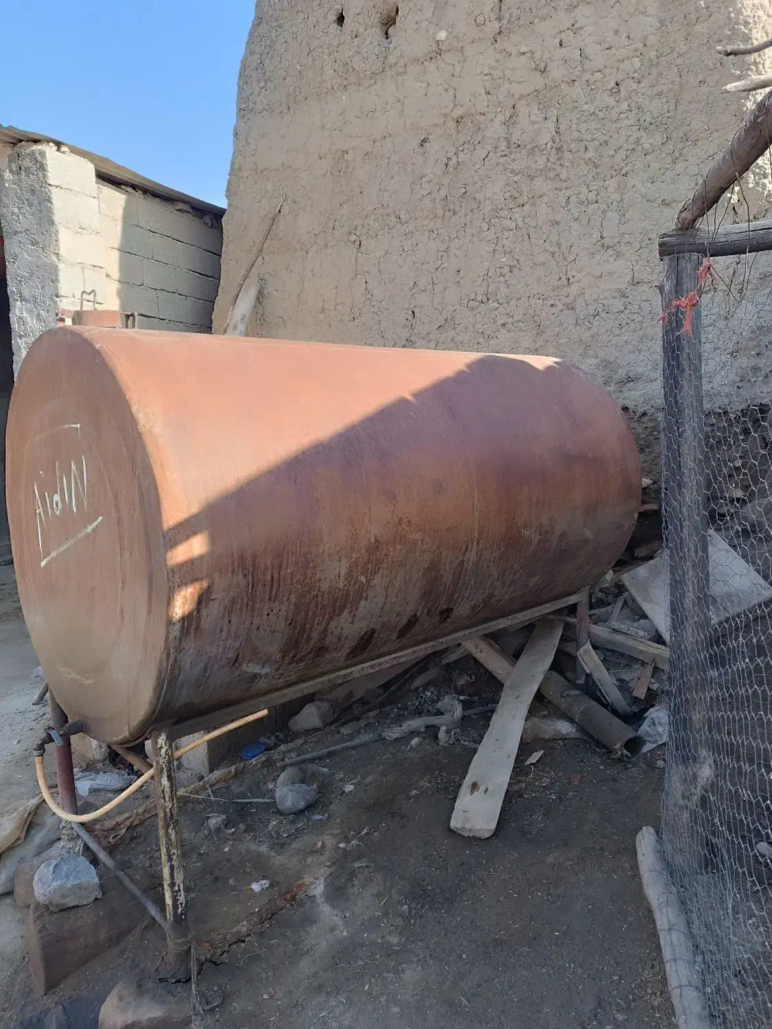 تانکر دوهزارلیتری|مصالح و تجهیزات ساختمان|لیلان, |دیوار