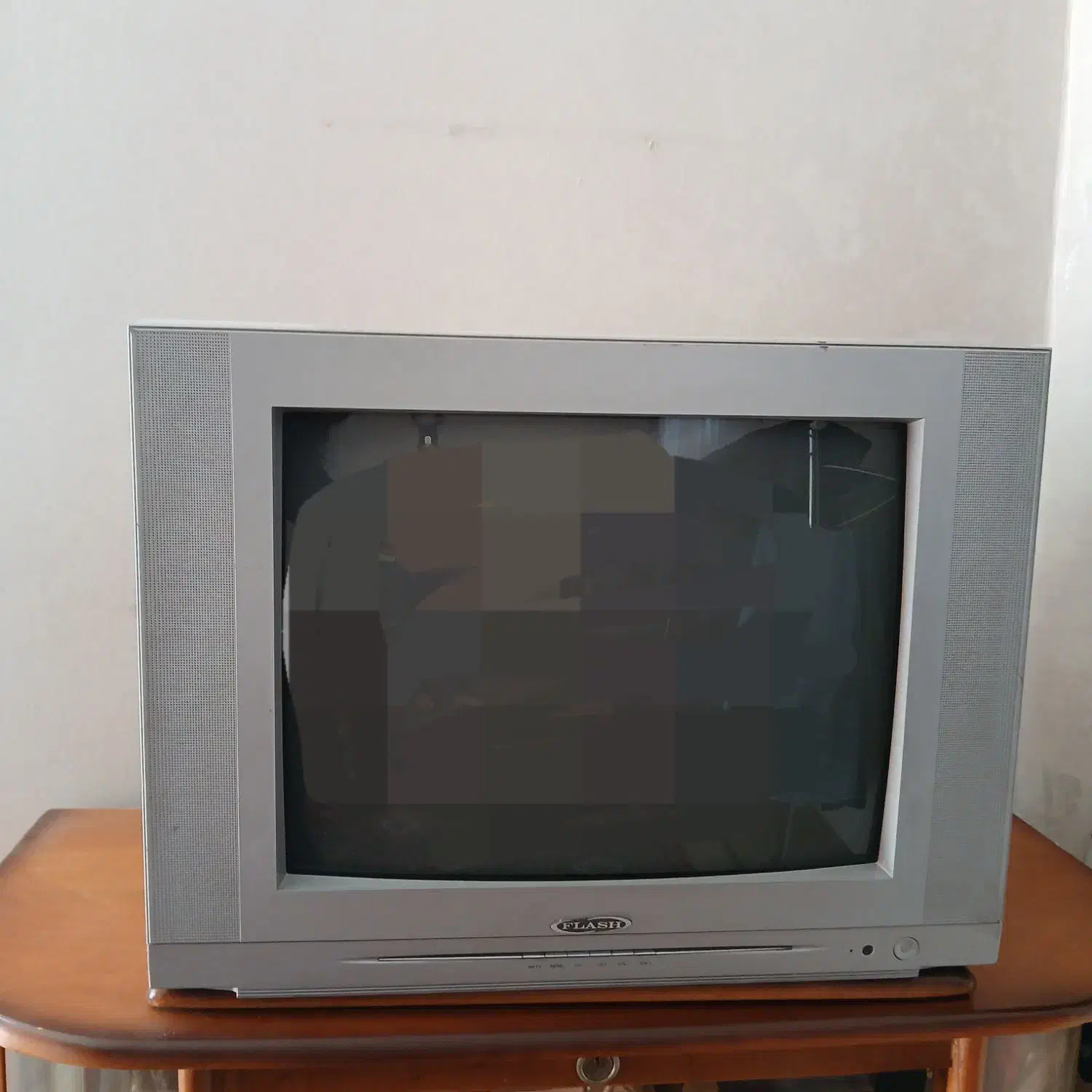 تلوزیون به همراه میز|تلویزیون و پروژکتور|سهند, |دیوار