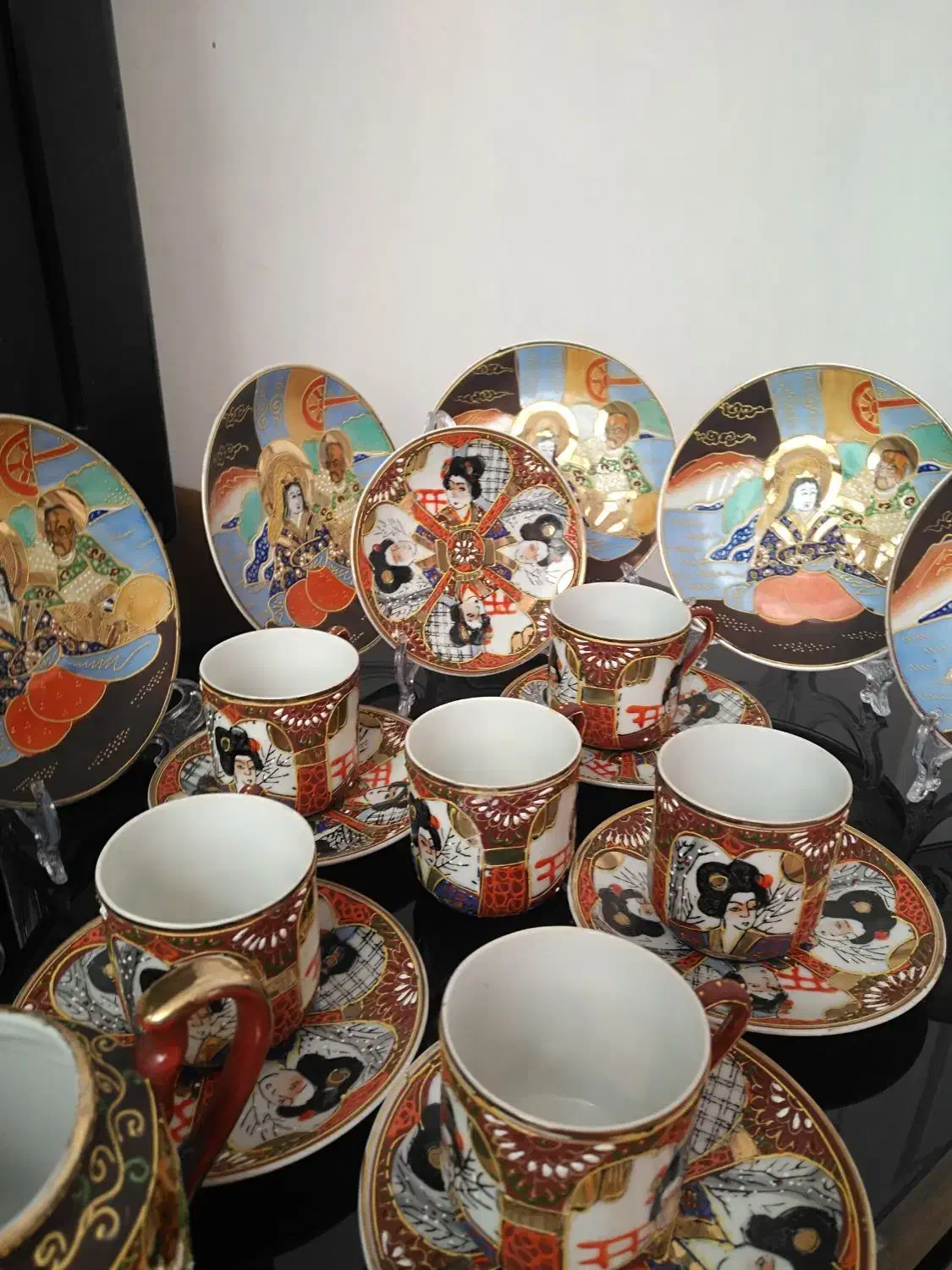 ظروف آنتیک|کلکسیون اشیاء عتیقه|فشاپویه, |دیوار