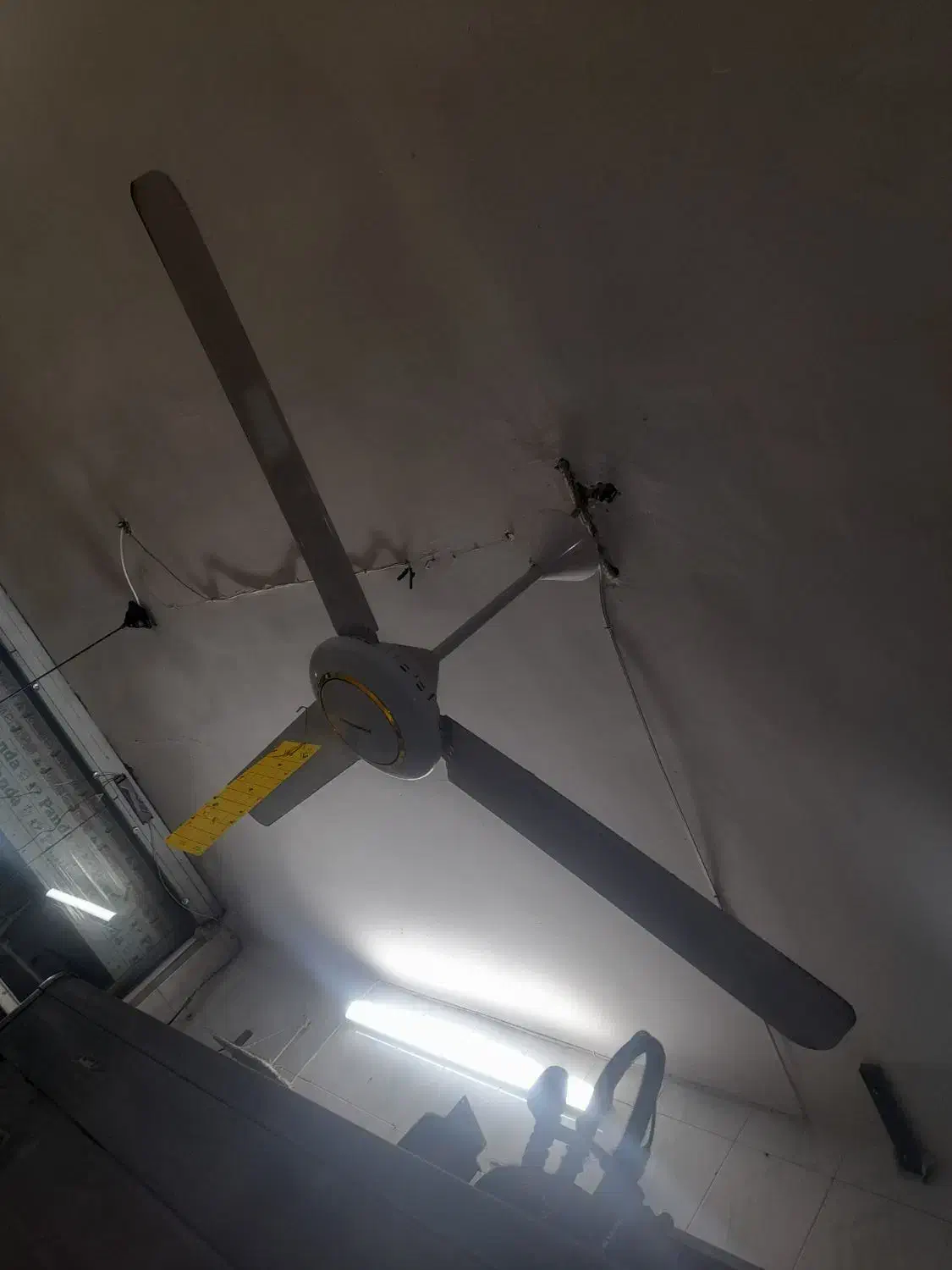 پنکه سقفی|پنکه و تصفیهکنندهٔ هوا|مشهد, بهمن|دیوار