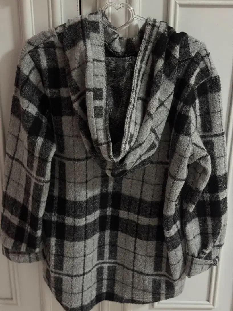 لباس|لباس|تهران, دریاچه شهدای خلیج فارس|دیوار