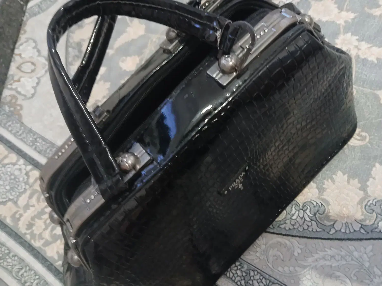 کیف|کیف، کفش، کمربند|قدس, شهر‌قدس|دیوار