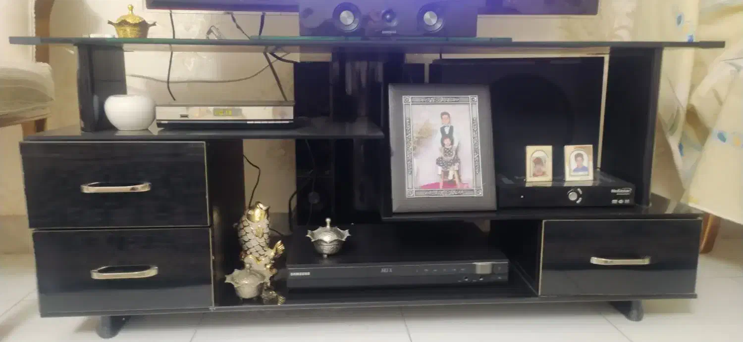 میز تلویزیون شیشه ای ترک شیک بدون خش .ضرب|میز تلویزیون|کردکوی, |دیوار