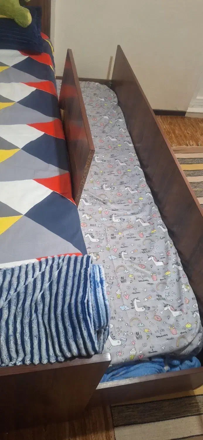 تخت|تخت و سرویس خواب|شاهین‌شهر, خانه کارگر|دیوار