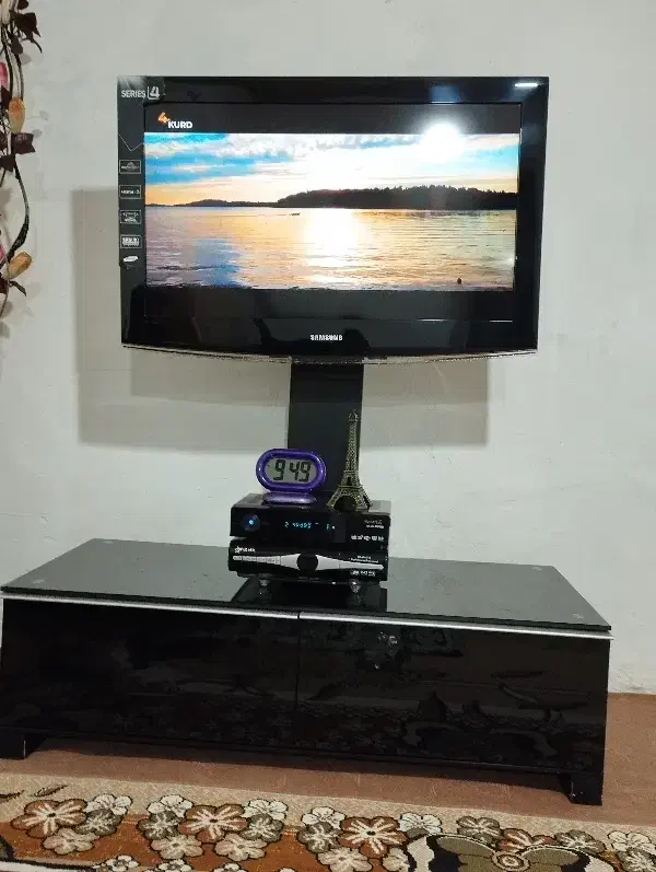 تلویزیون و میز تلویزیون|تلویزیون و پروژکتور|سقز, |دیوار