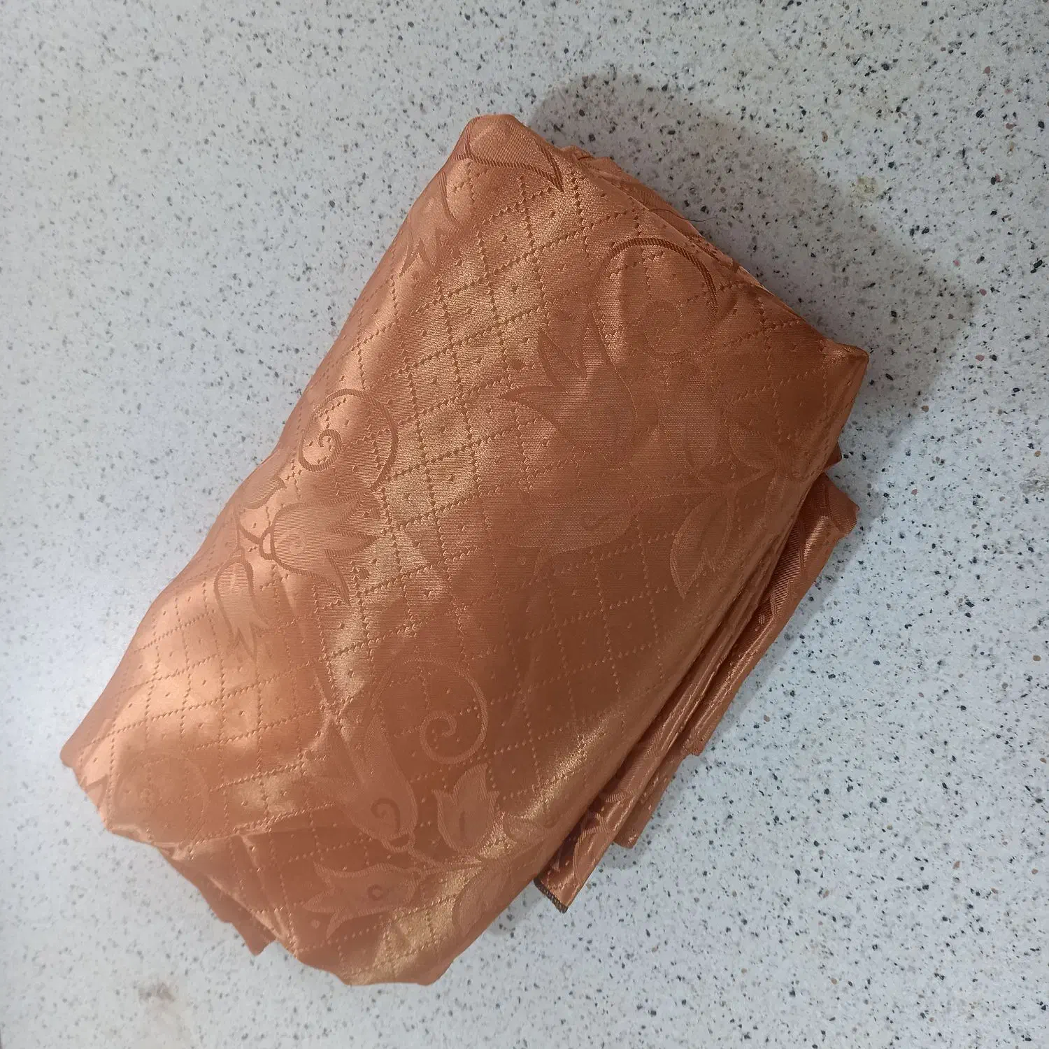 پرده سلطنتی نونو هنوز نصب شده|پرده، رانر، رومیزی|هشتگرد, هشتگرد قدیم|دیوار