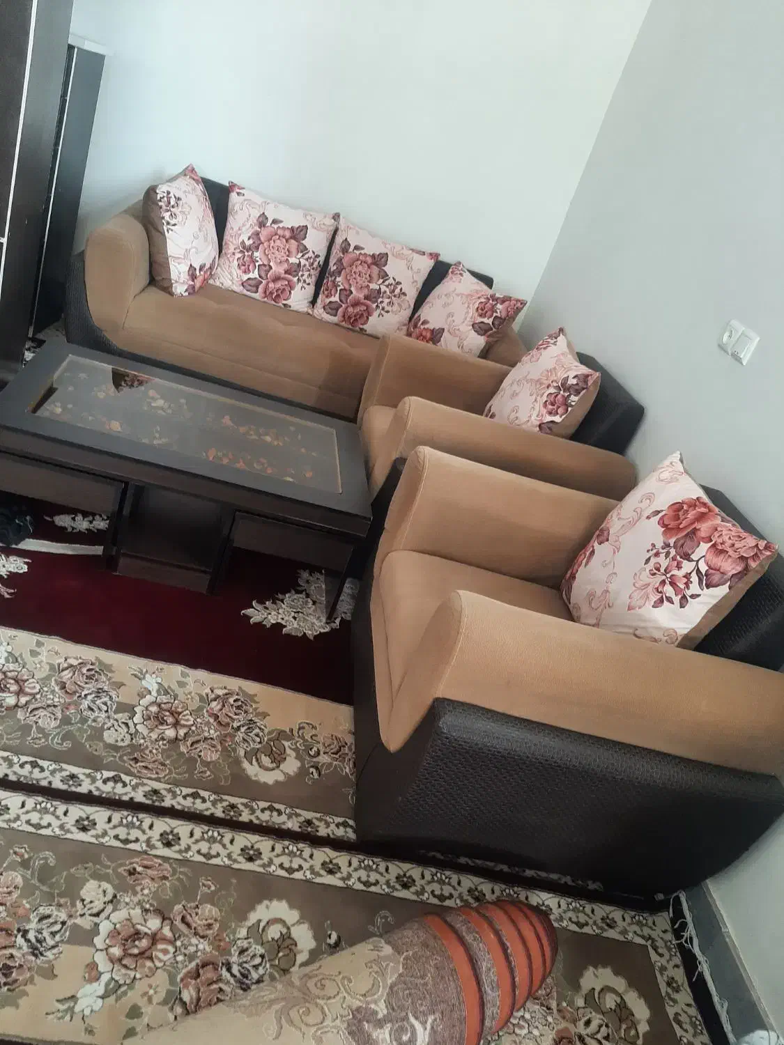 مبل ۷ نفره|مبلمان خانگی و میز عسلی|گوآور, |دیوار