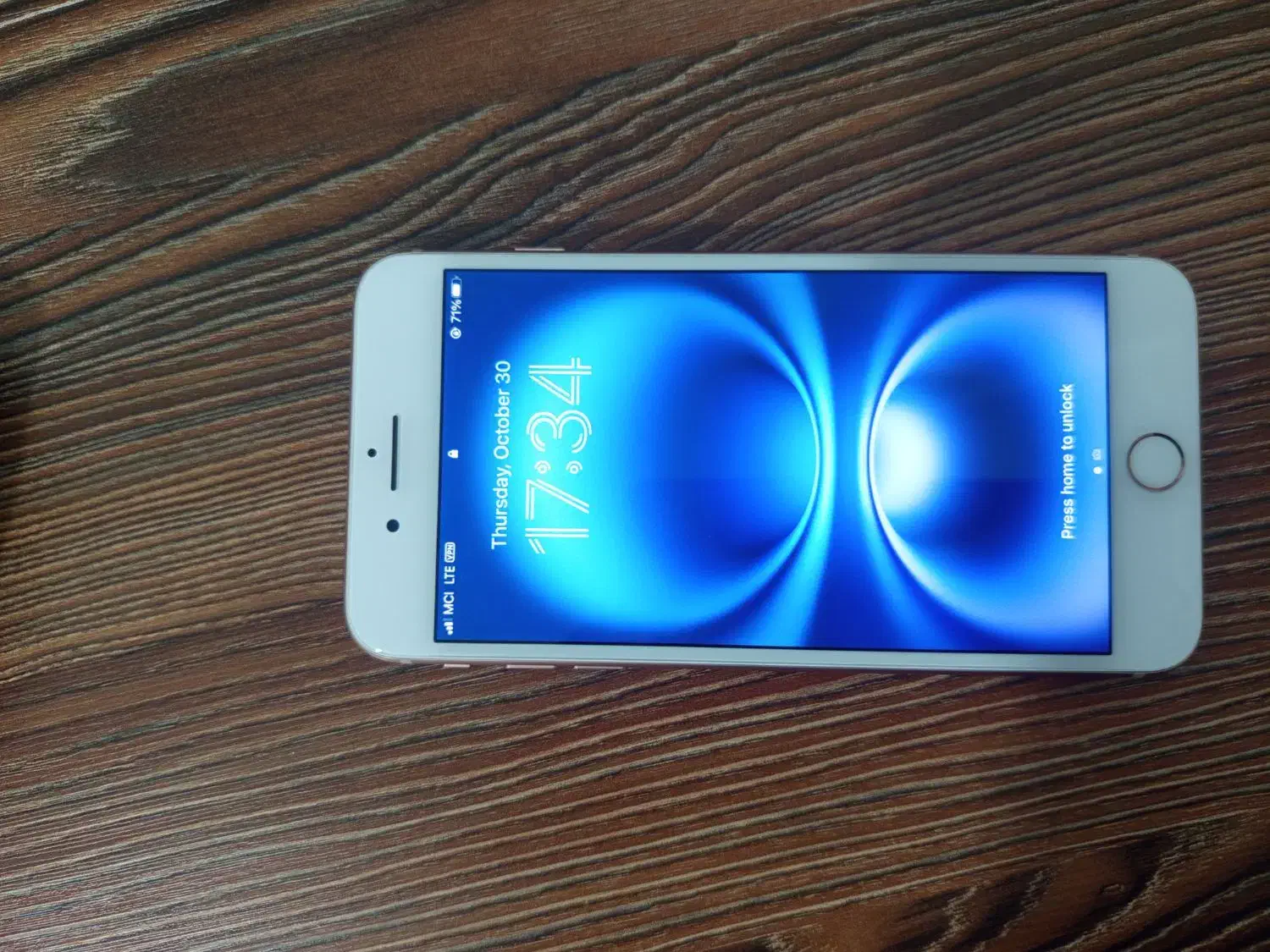 آیفون ۸ پلاس ۶۴ گیگ بدون نقطه وخشی با شارژ۱۰۰ درصد|موبایل|همدان, |دیوار