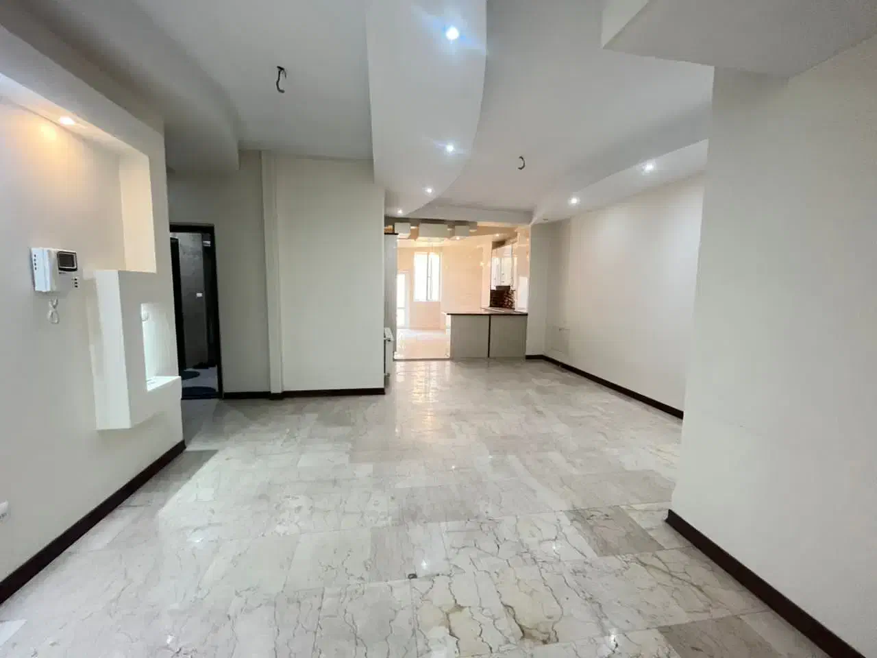 ۸۵ متر ،دو خواب ،نما ترکیبی