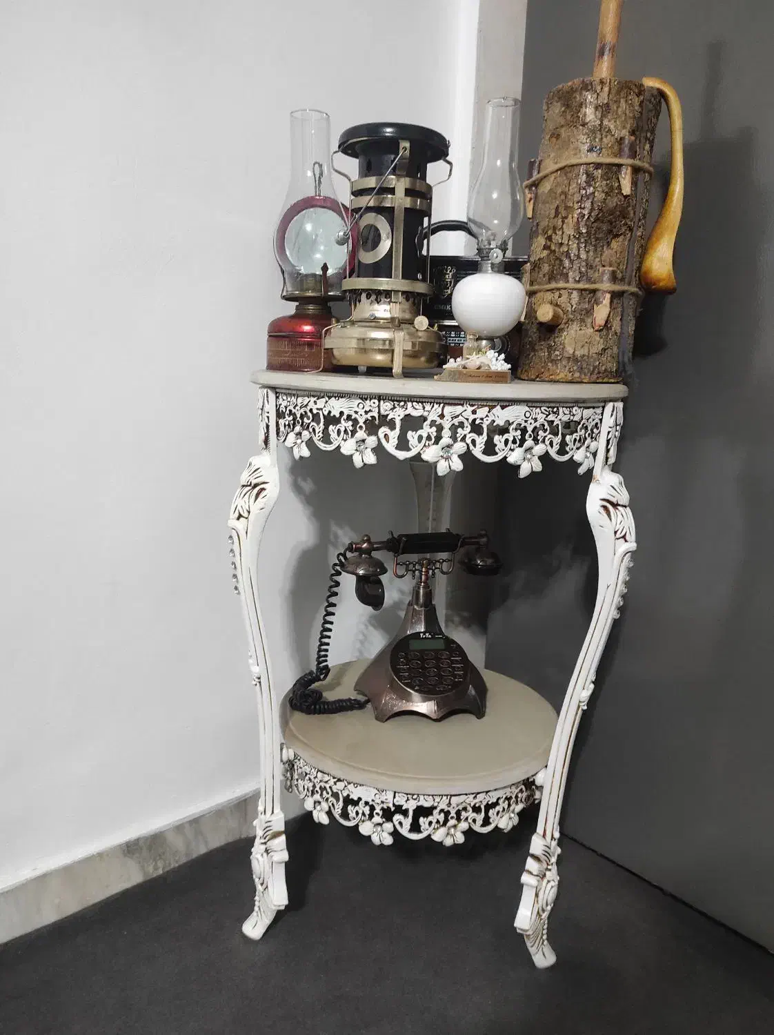 میزتلفن و خاطره|میز تلفن|چالوس, |دیوار