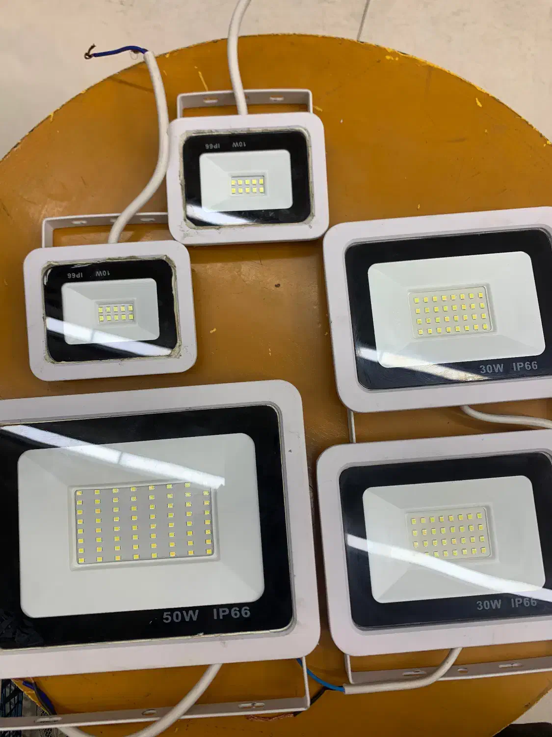 پرژکتور|لامپ و چراغ|دامغان, |دیوار